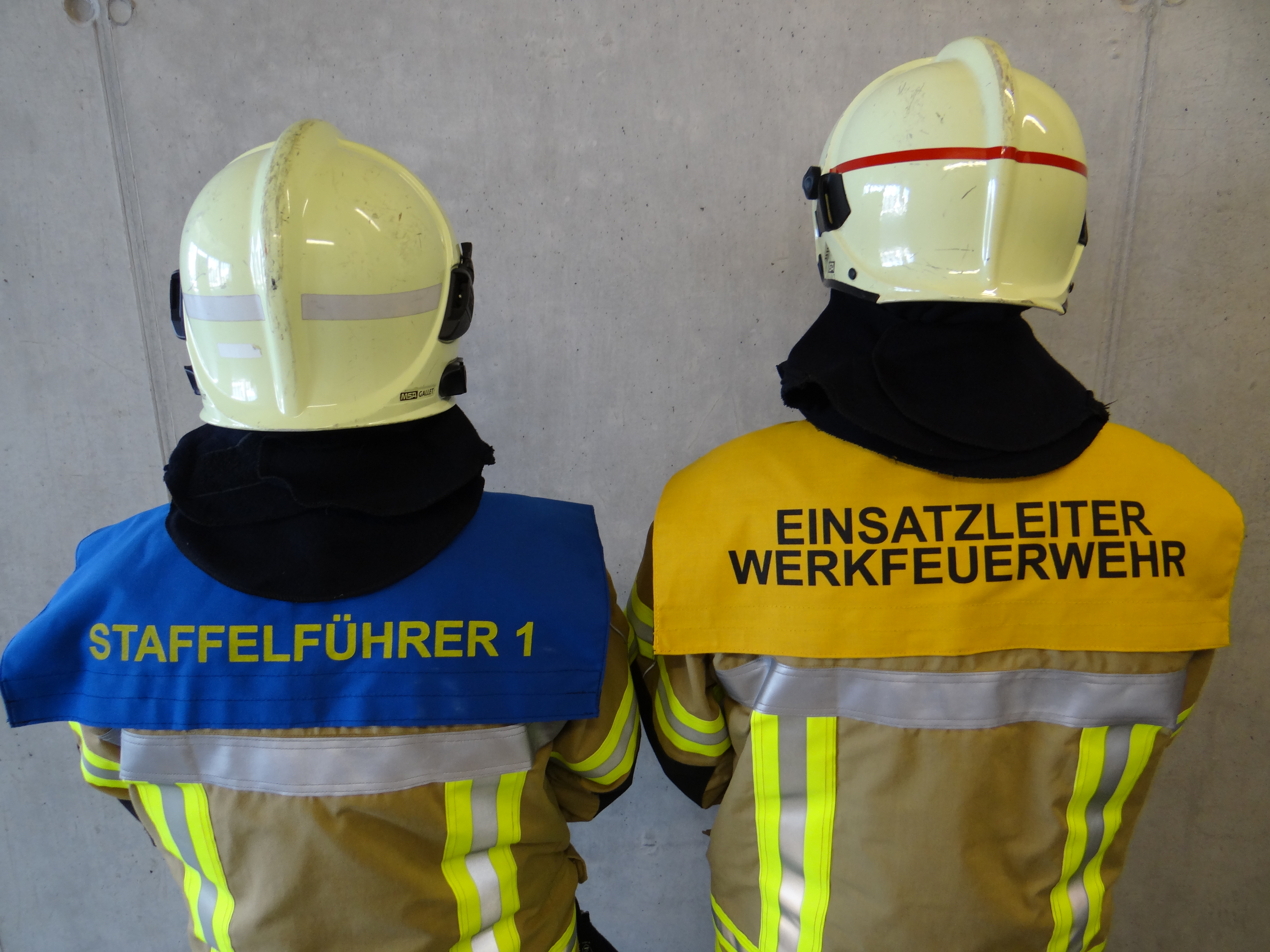 Bild Schutzkleidung Feuerwehr alt und neu